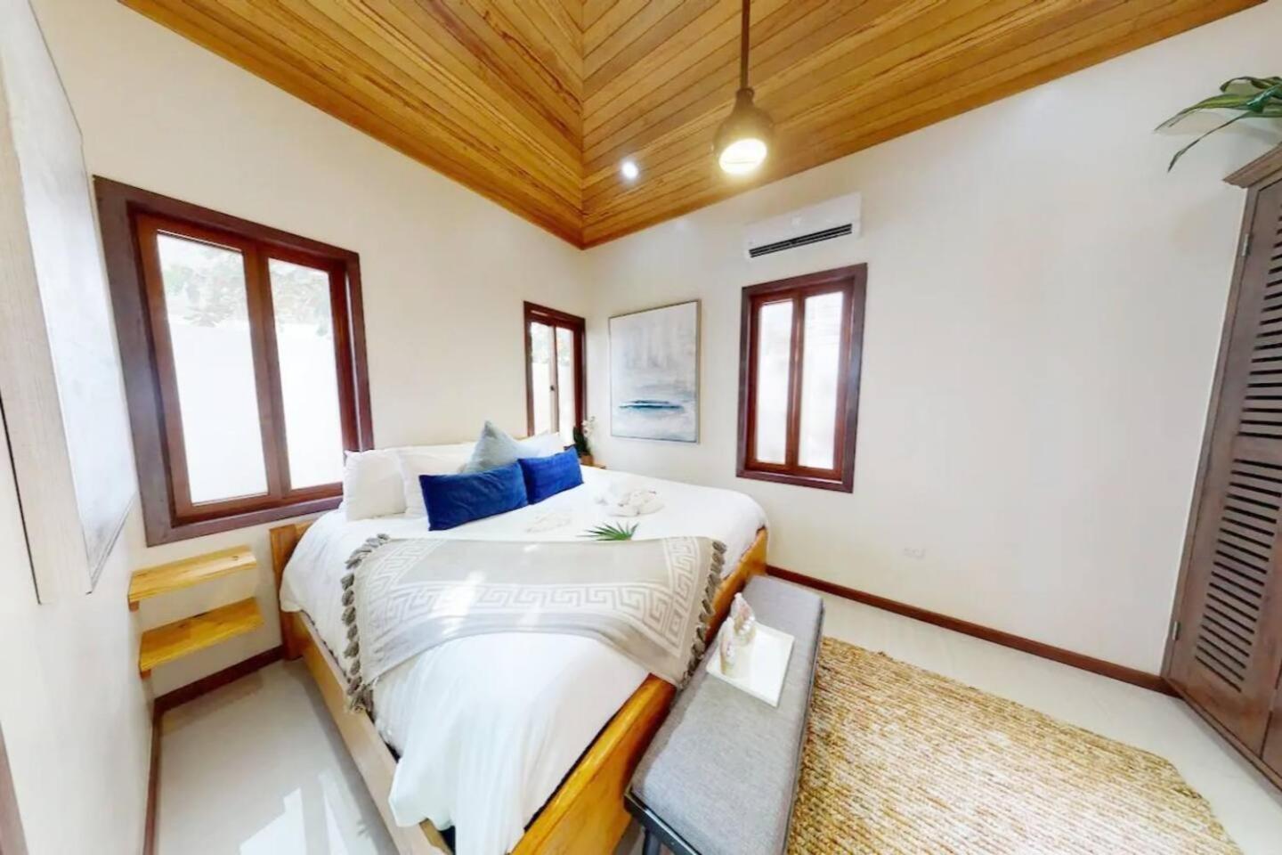 Exquisite Oceanfront Private Estate By Alom Сан Педро Екстериор снимка